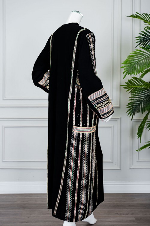 جلابية نسائي عسيري لون أسود بتطريز تراثي ملون ياقة دائرية و أكمام طويلة