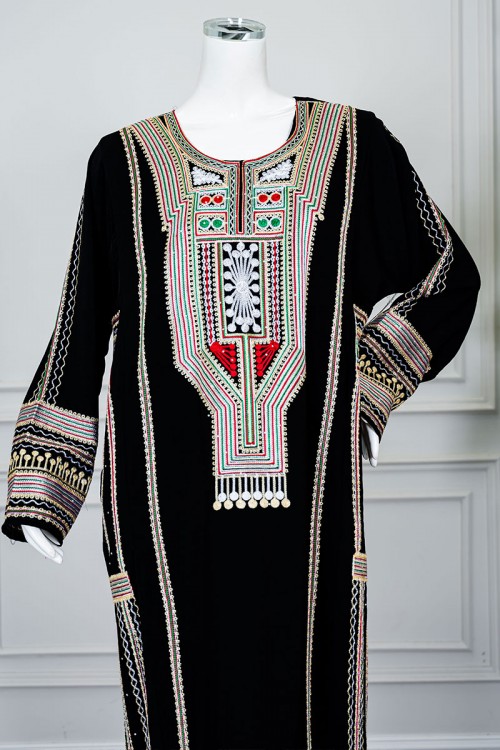 جلابية نسائي عسيري لون أسود بتطريز تراثي ملون ياقة دائرية و أكمام طويلة