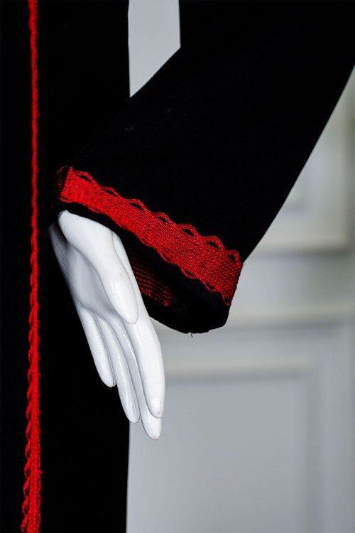 جلابية نسائي شمالي لون أسود بتطريز تراثي أحمر ياقة مربعة و أكمام طويلة