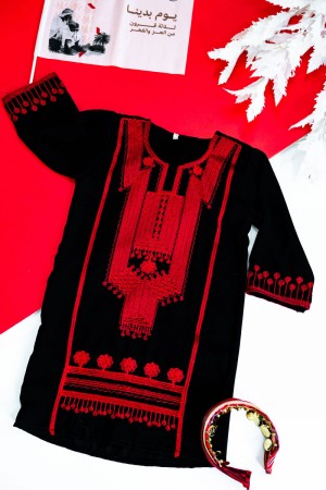 جلابية أطفال شمالي لون أسود بتطريز تراثي أحمر ياقة دائرية و أكمام طويلة