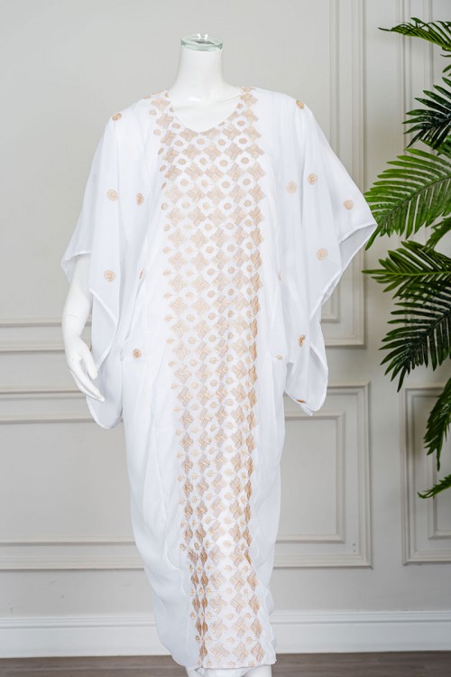 جلابية نسائية حجازي لون أبيض بتطريز لون بيج ياقة دائرية مع طرحة