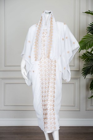 جلابية نسائية حجازي لون أبيض بتطريز لون بيج ياقة دائرية مع طرحة