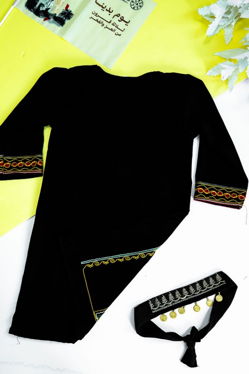 جلابية أطفال عسيري لون أسود بتطريز تراثي ملون ياقة دائرية و أكمام طويلة