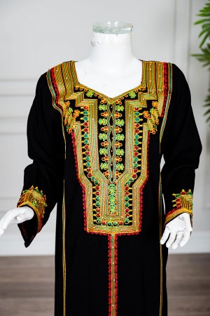 جلابية بناتي عسيري لون أسود بتطريز تراثي ملون ياقة مربعة بقصة سبعة و أكمام طويلة
