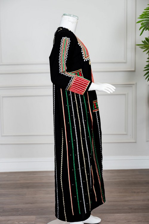 جلابية بناتي عسيري لون أسود بتطريز تراثي ملون ياقة دائرية و أكمام طويلة