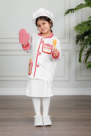 زي تنكري بمهنة الطباخ لون أبيض و أحمر بلوزة بياقة مطوية و بأزرار و جيوب من الأمام و تنورة قصيرة مع قبعة و أدوات الطبخ 