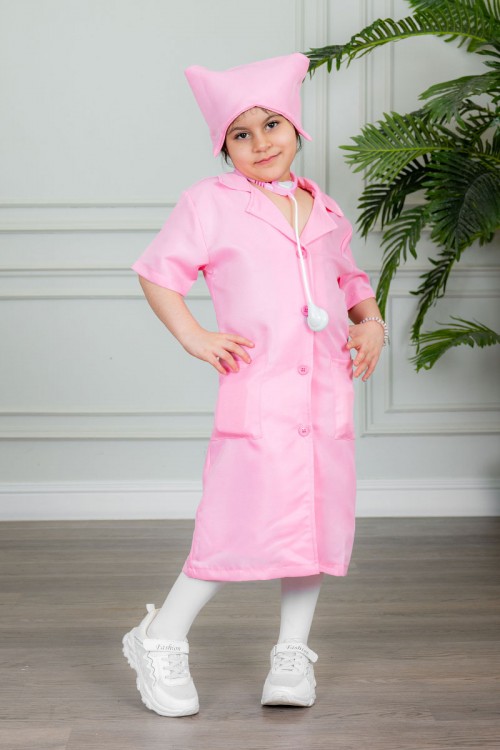 زي تنكري بمهنة ممرضة لون وردي بياقة مطوية و بأزرار و جيوب من الأمام مع قبعة و أدوات الطب