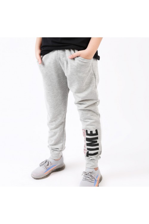 تيشيرت مزين بطبعات كتابة مع بنطلون