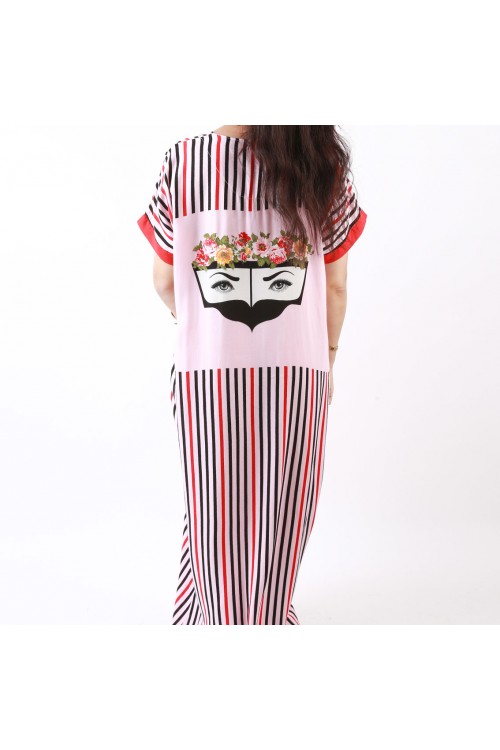 قميص مخطط بياقة واسعة وأكمام قصيرة