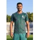 تيشيرت المنتخب السعودي رجالي لون أخضر داكن مع الشعار مزين بنمط هندسي و بزخارف ومنسوجات تراثية سعودية ياقة دائرية بلونين الأخضر و البنفسجي و بأكمام قصيرة