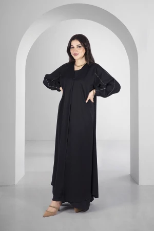 عباية سوداء أنيقة سادة قماش راما أزرار قفل أمامية الأكمام مطاطية مطرزة بالكريستال بشكل طولي مع طرحة سادة