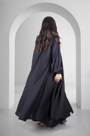 عباية سوداء كلوش أنيقة سحاب أمامي كامل ياقة عالية و أكمام مطاط ضيقة