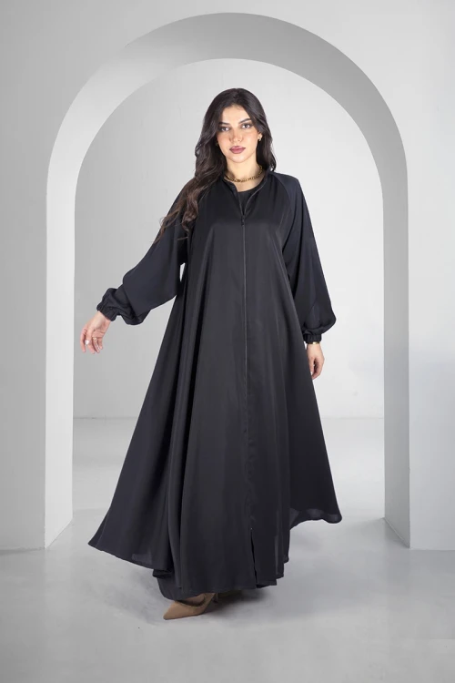 عباية سوداء كلوش أنيقة سحاب أمامي كامل ياقة عالية و أكمام مطاط ضيقة