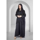 عباية سوداء أنيقة مفتوحة من الامام على شكل طبقة مثنية بأكمام ضيقة مطرزة بشكب دائري ناعم وأنيق