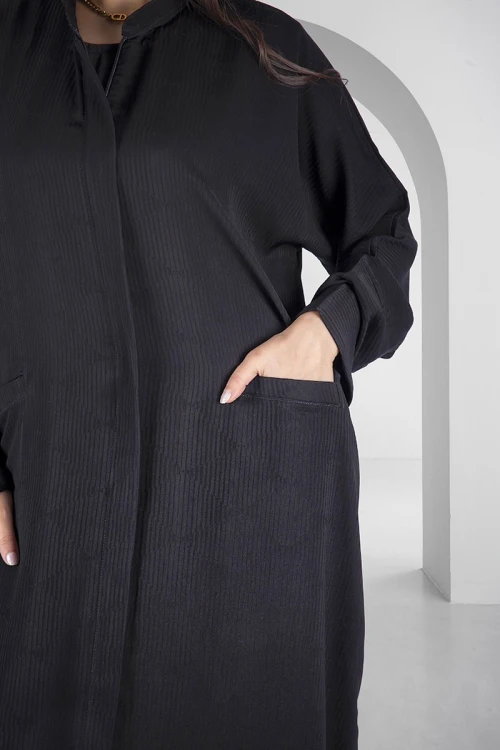 عباية سوداء أنيقة سحاب أمامي كمل مخفي ياقة عالية وجيوب امامية مع طرحة سادة