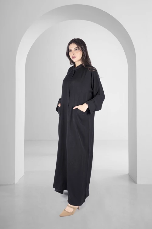 عباية سوداء أنيقة سحاب أمامي كمل مخفي ياقة عالية وجيوب امامية مع طرحة سادة