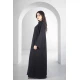 عباية سوداء أنيقة سحاب امامي كامل بياقة عالية وخطوط طولية من الامام والخلف مع طرحة سادة