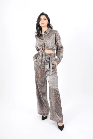 طقم نسائي أنيق قطعتين  قماش تايجر بأكمام طويلة