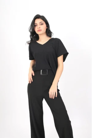 طقم نسائي أنيق قطعتين لون اسود بأكمام قصيرة و بنطلون واسع طويل و حزام من الخصر 