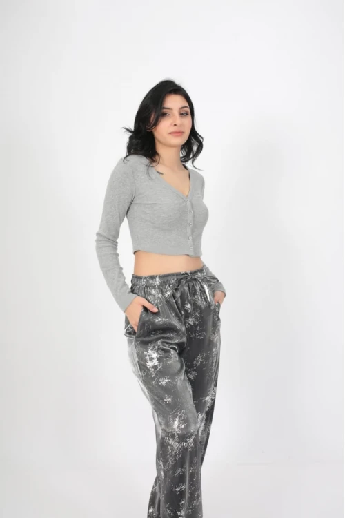 بنطلون نسائي لون رمادي لامع مموج قصه واسعه