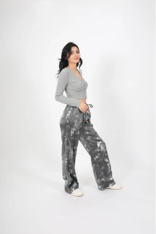 بنطلون نسائي لون رمادي لامع مموج قصه واسعه