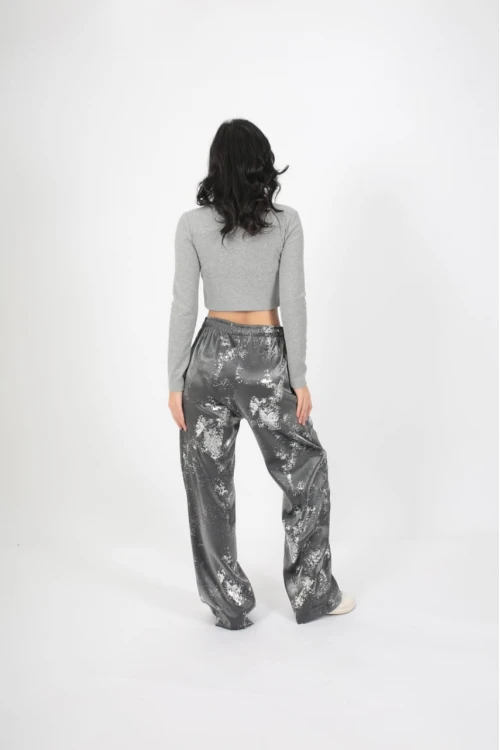 بنطلون نسائي لون رمادي لامع مموج قصه واسعه