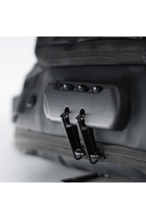 حقيبة ظهر لون بني مع كحلي بجيوب وسحاب من الأمام بقفل مضاد للسرقة مع منفذ شاحن  USB 