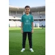 طقم رياضي شبابي قطعتين للنادي الأهلي تيشيرت لون أخضر مزين بخطوط مائلة من الأمام مع بنطلون أسود طويل مزين بخطوط من الجانبين باللون الأخضر و بزم في الأسفل