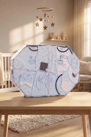 طقم هدايا "Kids World" لمواليد أولاد لون سماوي من 14 قطعة من الملابس والإكسسوارات القطنية مزينة بنقوش بحرية في صندوق