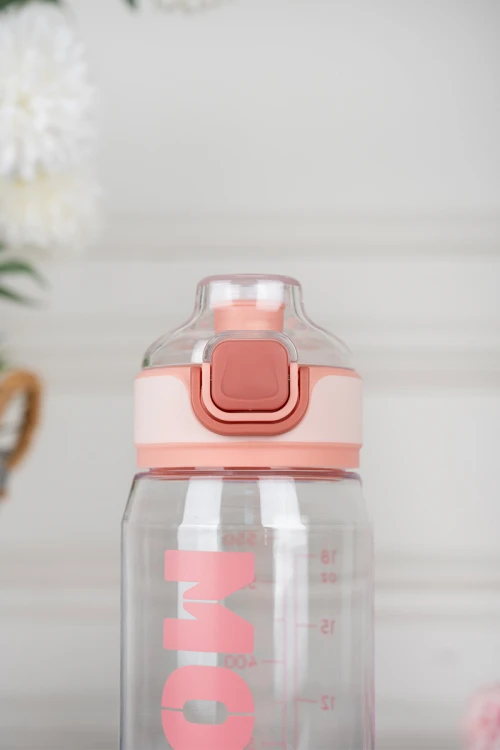 مطارة ماء رياضية شفافة بألوان متعددة مدرّجة بمؤشر قياس مزودة بغطاء قلّاب محكم الإغلاق