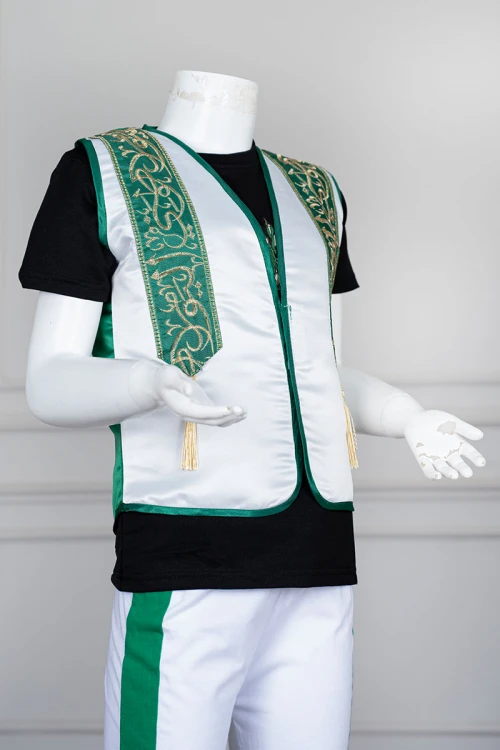 سديري ولادي باللونين الأبيض و الاخضر مزين بتطريز ذهبي من الأمام و بشرابات ذهبية متدلية
