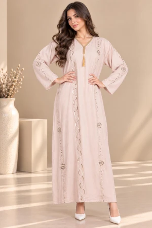 جلابية نسائية طويلة باللون اللحمي مزينة بتطريزات طولية براقة ياقة V مطرزة بالذهبي 