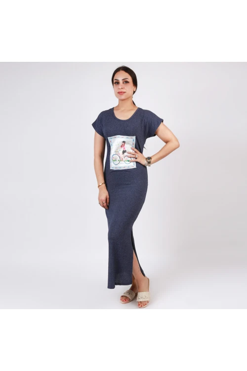 قميص طويل بفتحة جانبية وياقة مستديرة