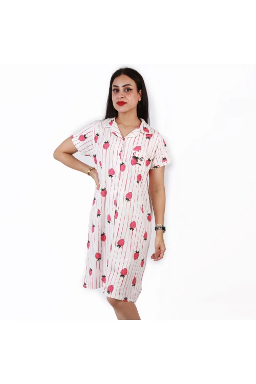 قميص بأزرار وأكمام قصيرة بطبعات فراولة