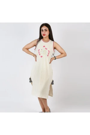 قميص قصير دون أكمام وفتحات جانبية 