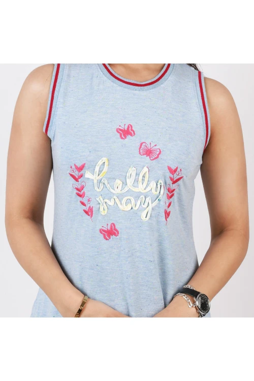 قميص قصير دون أكمام وفتحات جانبية