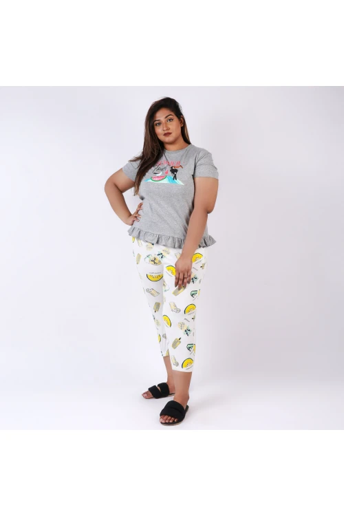 بيجاما برمودا مزينة بطبعات