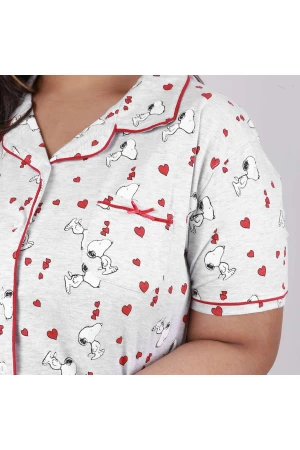 طقم بيجاما مزين بطبعات قلب 