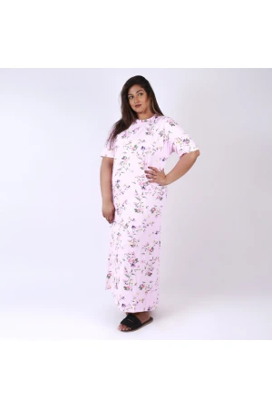 قميص طويل بياقة ضيقة و أكمام قصيرة 