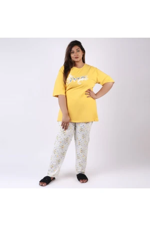 بيجاما بنطلون طويل مع تيشيرت بياقة مستديرة