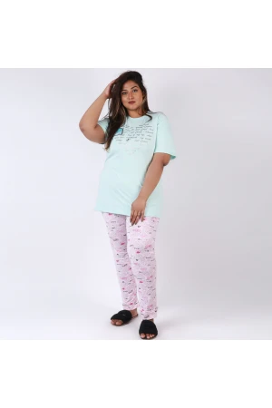 بيجاما بنطلون طويل مع تيشيرت بطبعات كتابة 
