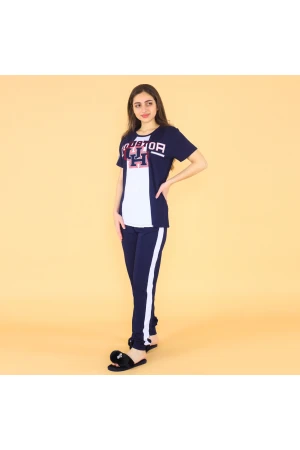 طقم بنطلون بخط عريض مع تيشيرت بأكمام قصيره 