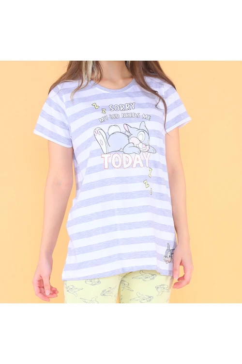 بجاما تيشيرت مقلم مع بنطلون بطبعات