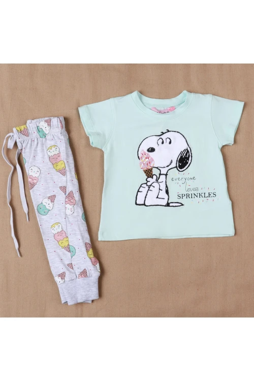 بيجاما بنطلون مع تيشيرت مزين بطبعات