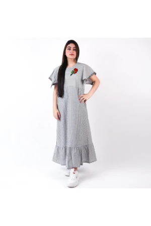 جلابية مقلمة باطراف كشكش وأكمام واسعة 