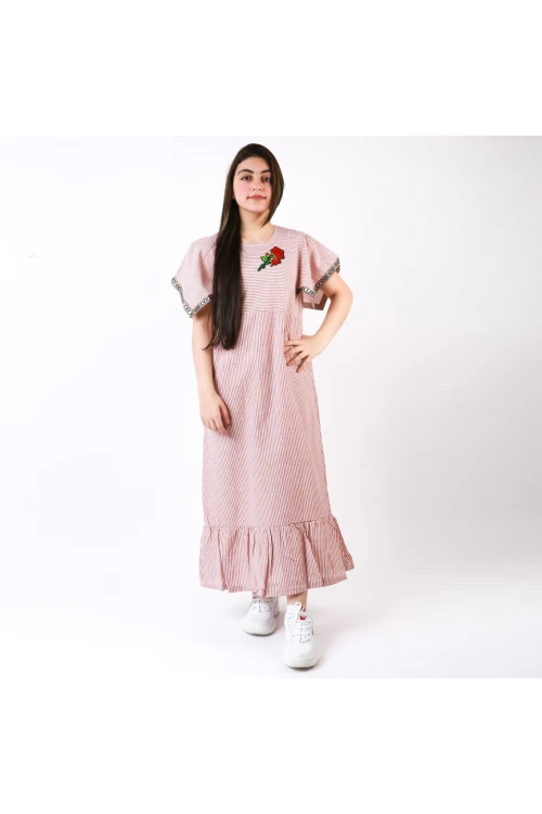 جلابية مقلمة باطراف كشكش وأكمام واسعة