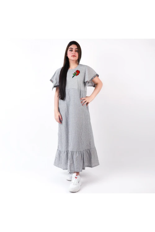 جلابية مقلمة باطراف كشكش وأكمام واسعة