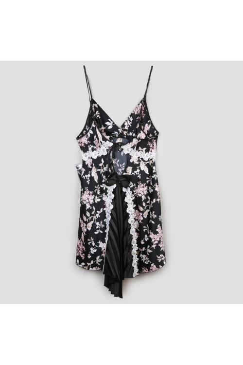 قميص ساتان بطبعات زهور وتفاصيل كسر