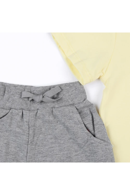 طقم شورت ساده مع تيشيرت بطبعات كتابة