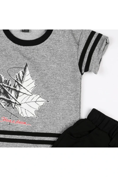 طقم تيشيرت بأكمام قصيرة مع شورت مزخرف